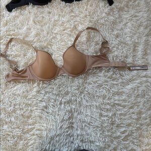 SKIMS Tan T-Shirt Bra with Underwire and Adjustable Straps